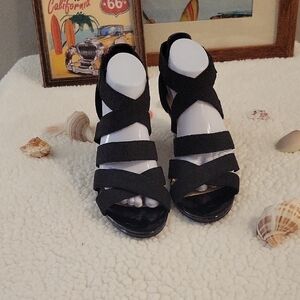 Liz Claiborne Black Stretch Sandals Elegant Design